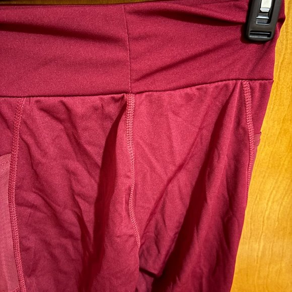 C-mode Athletic Capri Maroon size S/M - Picture 10 of 13